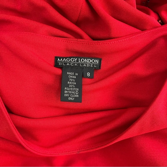 MAGGY LONDON BLACK LABEL BOAT NECK BEADED GOWN WITH TRAIN IN RED SIZE 8 - Picture 16 of 16